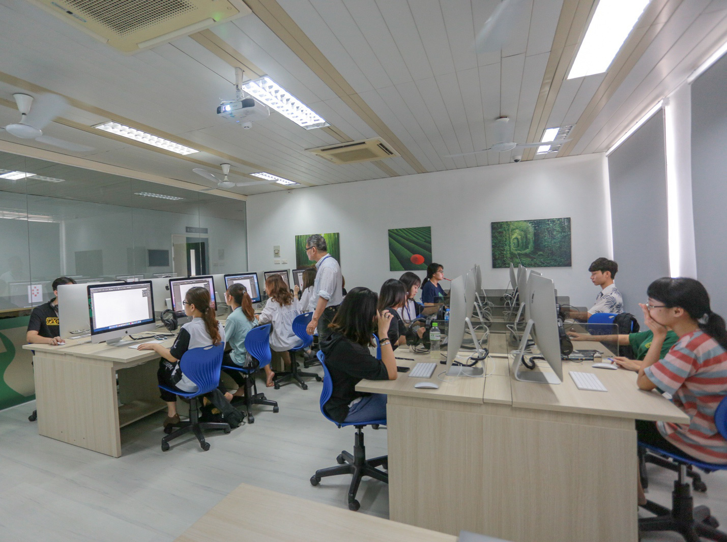 Bỏ túi ngay những ngành học mới “bắt trend” của Đại học Thăng Long - Ảnh 2. Bỏ túi ngay những ngành học mới “bắt trend” của Đại học Thăng Long - Ảnh 2.