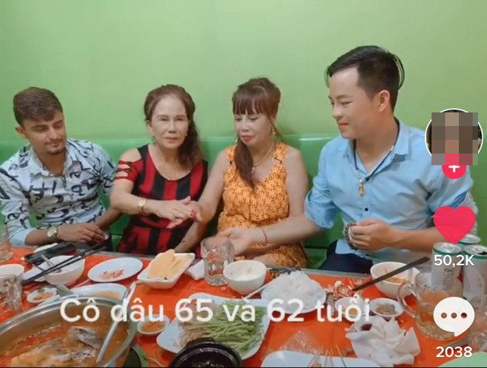 Cô dâu 62 tuổi cùng chồng trẻ lặn lội vào Đồng Nai gặp cô dâu 65 tuổi, giãi bày cách vượt dư luận và bí quyết giữ hạnh phúc - Ảnh 3.