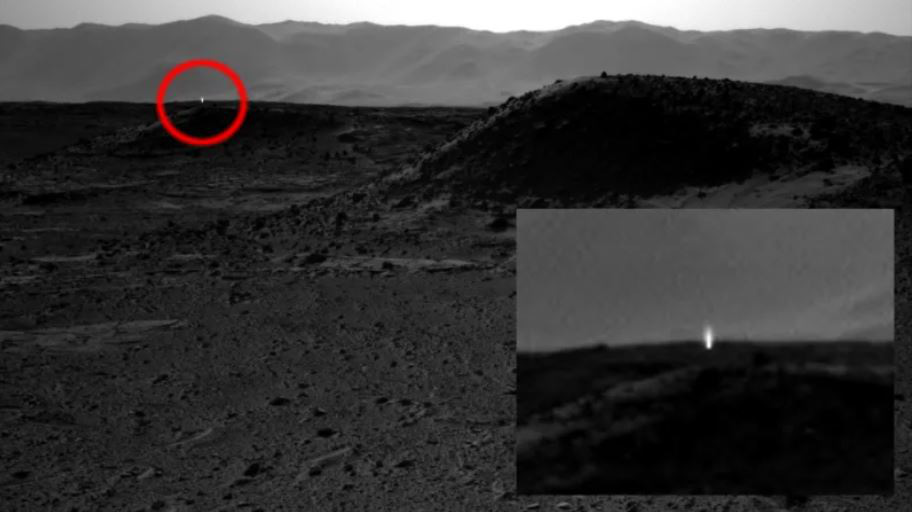 Những bức ảnh chụp trên Sao Hỏa kỳ lạ nhất thế giới: Toàn đất đá mà nhìn ra đủ thứ, từ động vật, thực vật cho đến cả mặt người - Ảnh 3.