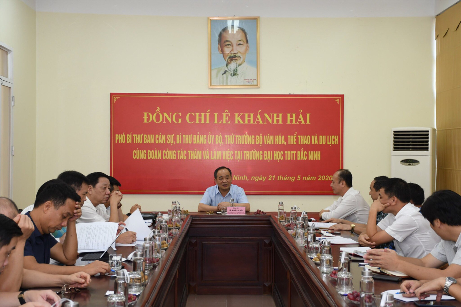 Thứ trưởng Lê Khánh Hải thăm và làm việc tại Trường Đại học TDTT Bắc Ninh - Ảnh 1.