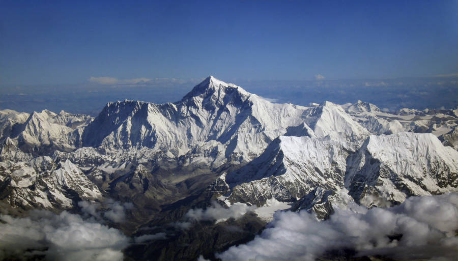 Cái chết của &quot;người đẹp ngủ&quot; trên đỉnh Everest và điềm báo đến từ cơn ác mộng của cậu con trai 11 tuổi - Ảnh 2.