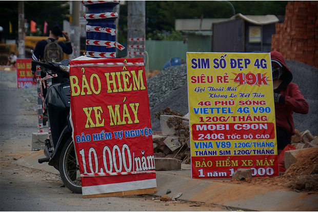 Siết chặt giám sát doanh nghiệp kinh doanh bảo hiểm xe máy sau khi hàng vỉa hè mọc lên như nấm - Ảnh 1. Siết chặt giám sát doanh nghiệp kinh doanh bảo hiểm xe máy sau khi hàng vỉa hè mọc lên như nấm - Ảnh 1.