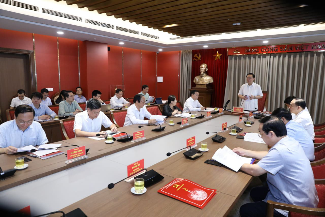 Hà Nội nêu 12 kiến nghị, đề xuất về bảo vệ môi trường và quản lý đất đai - Ảnh 1. Hà Nội nêu 12 kiến nghị, đề xuất về bảo vệ môi trường và quản lý đất đai - Ảnh 1.
