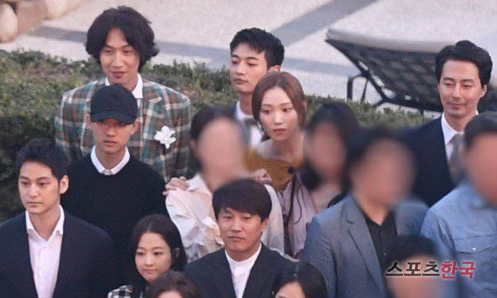 Bản sao bốc lửa của Song Hye Kyo bị hỏi về anh bạn trai Lee Kwang Soo ngay tại họp báo, đặc biệt hơn là danh tính người trêu - Ảnh 6. Bản sao bốc lửa của Song Hye Kyo bị hỏi về anh bạn trai Lee Kwang Soo ngay tại họp báo, đặc biệt hơn là danh tính người trêu - Ảnh 6.