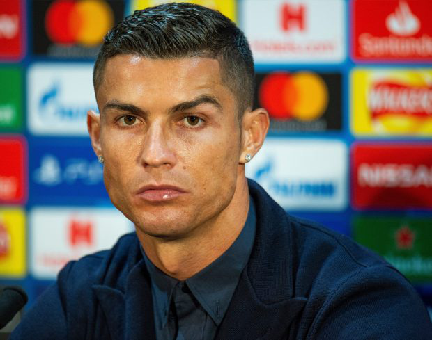 Ronaldo và những kiểu đầu theo anh từng năm tháng: Càng ngày càng chín chắn nhưng cuối sự nghiệp bất ngờ có dấu hiệu hồi xuân - Ảnh 12.