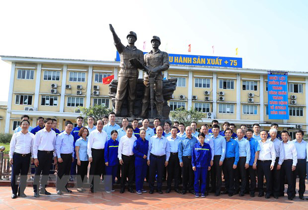 Thủ tướng Nguyễn Xuân Phúc nói chuyện với công nhân mỏ than Hà Lầm - Ảnh 2.