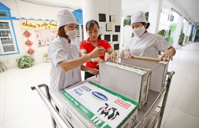 Hơn 1 triệu trẻ mẫu giáo và học sinh tiểu học Hà Nội uống sữa học đường - Ảnh 5.