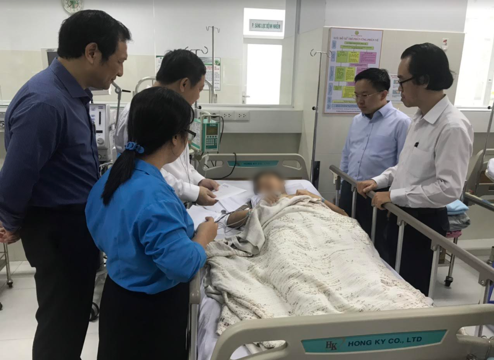 Danh tính 8 học sinh bị cây ngã đè phải cấp cứu tại BV Nhi Đồng 2: 4 trường hợp chấn thương nặng - Ảnh 6.