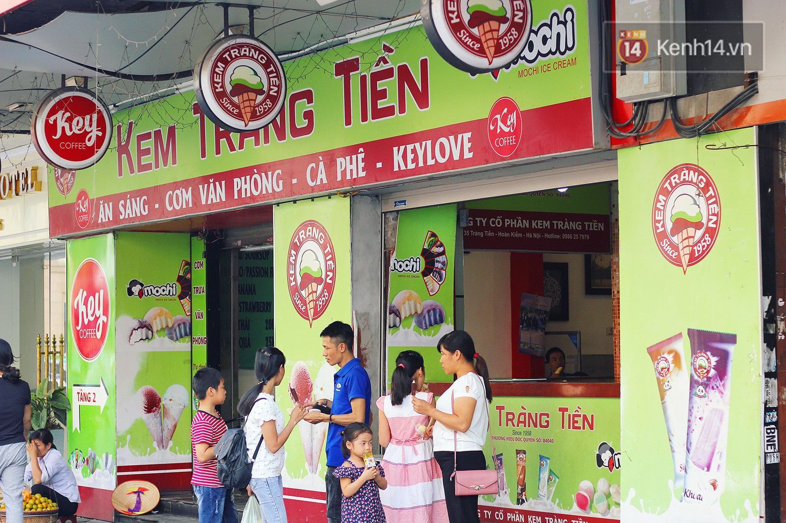 Kem Tràng Tiền lột xác: Không gian lung linh, lắp đèn xịn như rạp chiếu phim, tha hồ check-in chanh xả! - Ảnh 1.