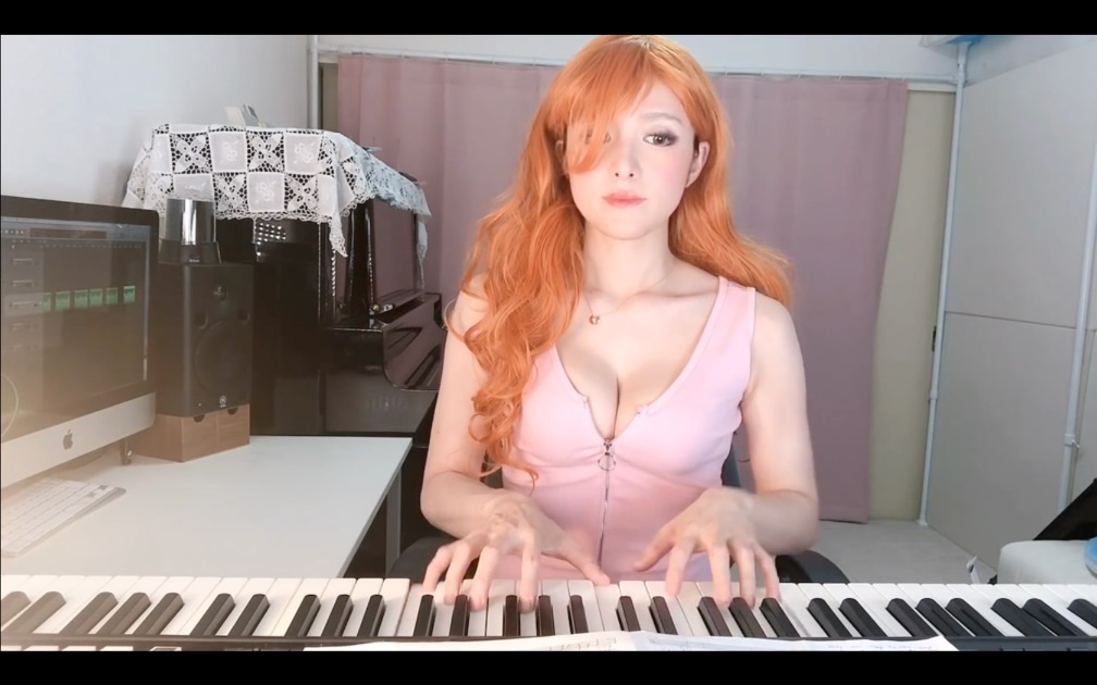 Thay áo liên tục và chơi piano trên sóng, nữ streamer khiến triệu fan vừa sướng tai vừa sướng mắt - Ảnh 4.