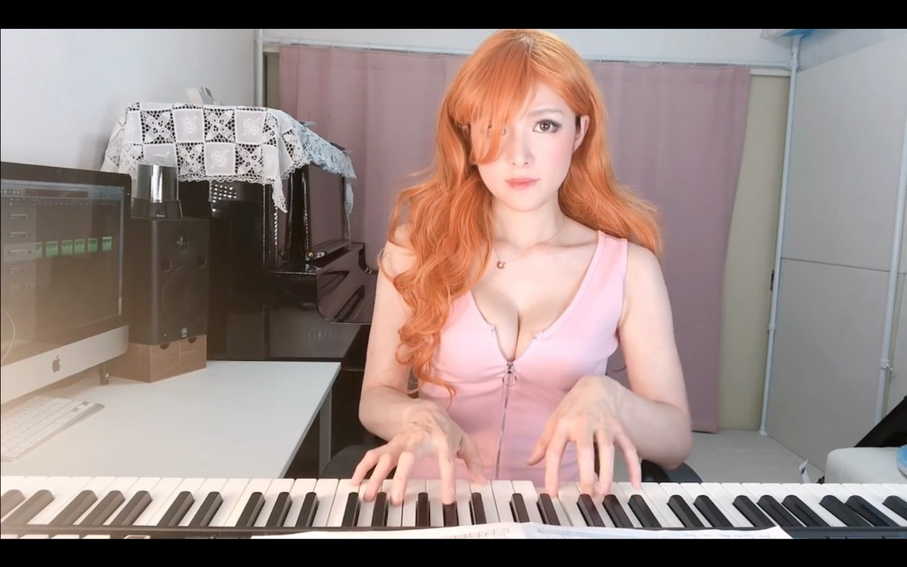 Thay áo liên tục và chơi piano trên sóng, nữ streamer khiến triệu fan vừa sướng tai vừa sướng mắt - Ảnh 5.