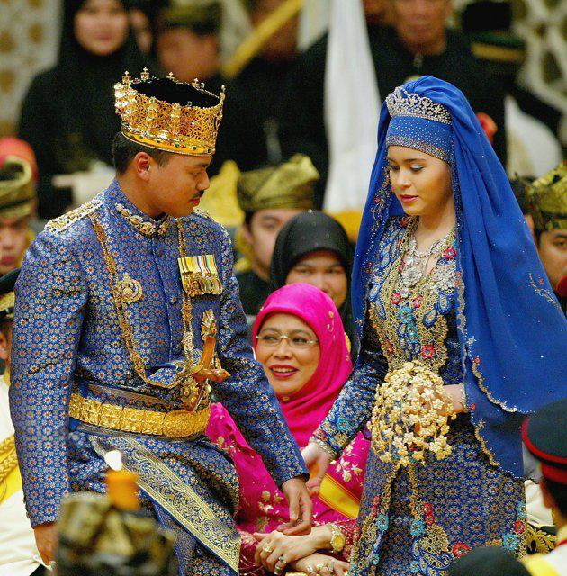 Nàng dâu hoàng gia &quot;lọ lem&quot; trong hôn lễ xa hoa bậc nhất châu Á cách đây 16 năm giờ đây đã có cuộc sống khác xưa - Ảnh 2.