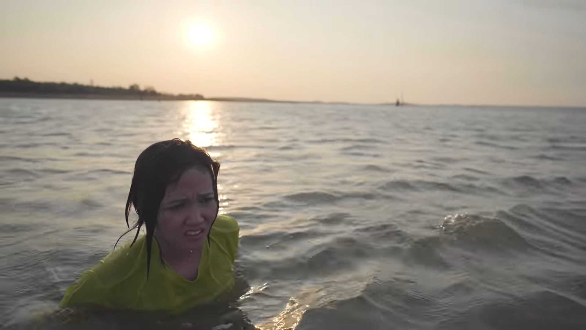 H’Hen Niê gây bất ngờ khi là hoa hậu đầu tiên ở Việt Nam làm điều này - Ảnh 1. H’Hen Niê gây bất ngờ khi là hoa hậu đầu tiên ở Việt Nam làm điều này - Ảnh 1.
