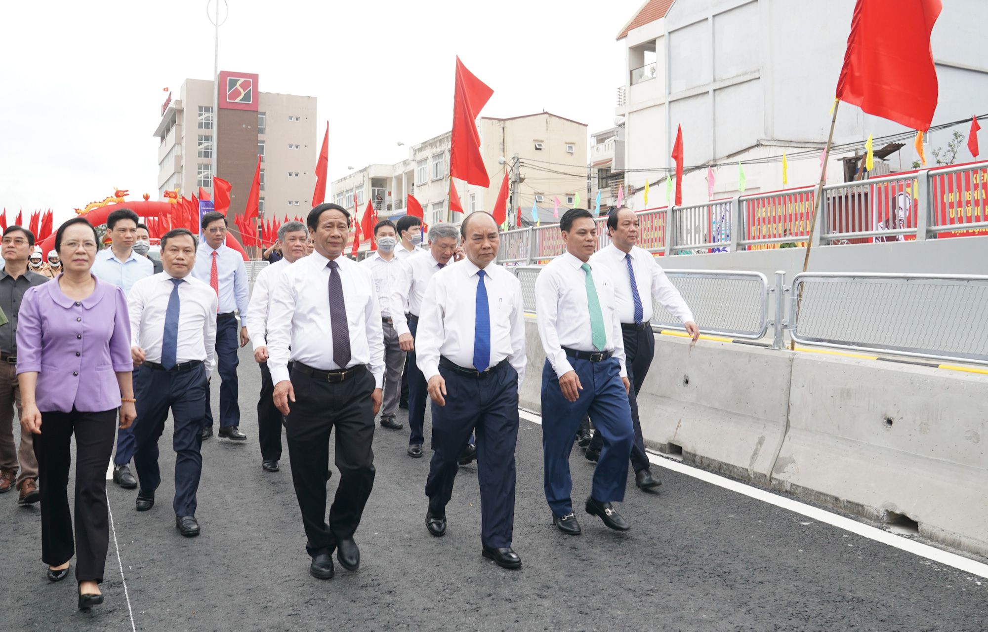 Thủ tướng dự Lễ thông xe kỹ thuật Dự án nút giao Nam Cầu Bính, Hải Phòng  - Ảnh 3.