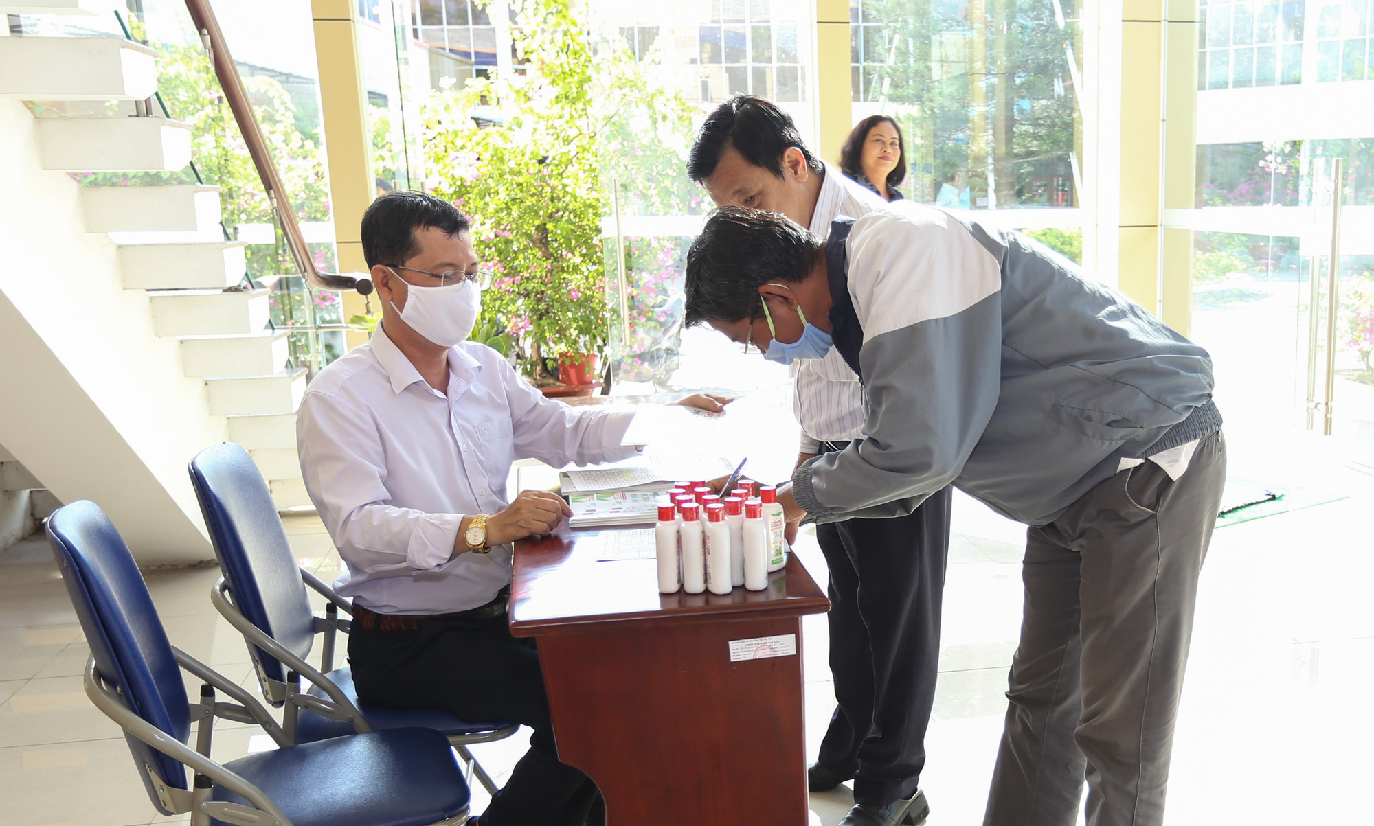 Cận ngày nhập học, Dược Hậu Giang đồng hành cùng giáo viên Cần Thơ vững tin đến trường - Ảnh 1.