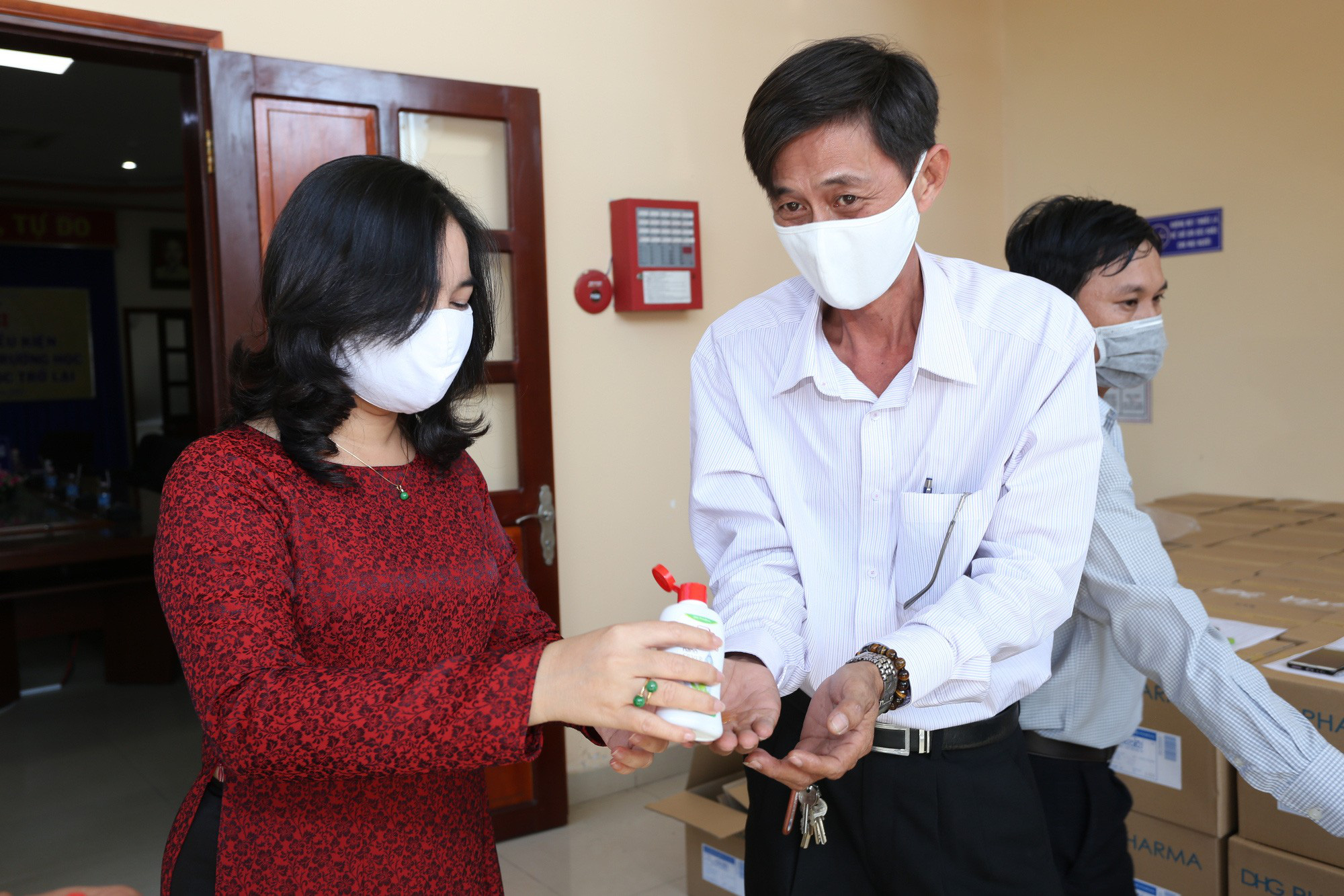 Cận ngày nhập học, Dược Hậu Giang đồng hành cùng giáo viên Cần Thơ vững tin đến trường - Ảnh 2.