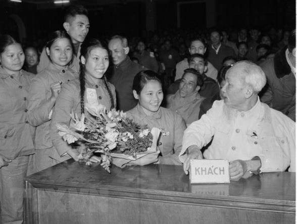 Tổ chức nhiều hoạt động thiết thực, ý nghĩa kỷ niệm 130 năm Ngày sinh Chủ tịch Hồ Chí Minh - Ảnh 1.