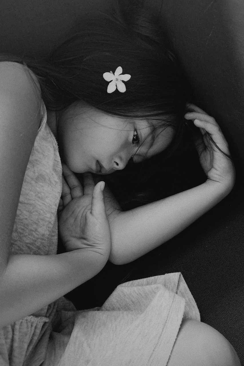 Mê mẩn vì bộ ảnh của con gái Đoan Trang: Chụp trắng đen, ngẫu hứng mà như tạp chí, thần thái đâu khác gì mẫu nhí? - Ảnh 3.