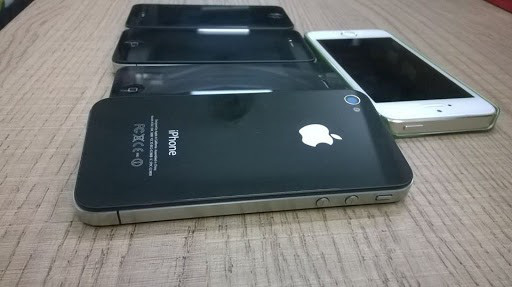 Chỉ 400 nghìn đồng cho 1 chiếc iPhone đời cũ, liệu có nên mua? - Ảnh 1.