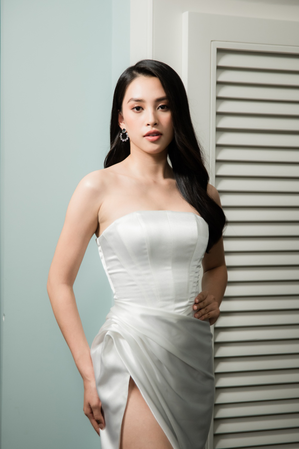 Hoa hậu Tiểu Vy làm bạn gái Erik, chị em Hòa Minzy - Đức Phúc cũng xuất hiện trong MV &quot;Em không sai chúng ta sai&quot;  - Ảnh 10.