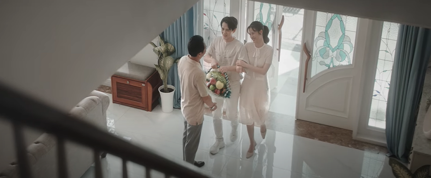 Đông Nhi kể lại câu chuyện đời mình từ khi sinh ra, đến khi trưởng thành và làm mẹ trong MV mới khiến ai xem cũng rưng rưng nước mắt - Ảnh 2. Đông Nhi kể lại câu chuyện đời mình từ khi sinh ra, đến khi trưởng thành và làm mẹ trong MV mới khiến ai xem cũng rưng rưng nước mắt - Ảnh 2.