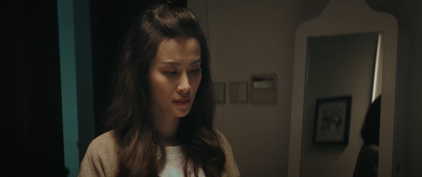 Đông Nhi kể lại câu chuyện đời mình từ khi sinh ra, đến khi trưởng thành và làm mẹ trong MV mới khiến ai xem cũng rưng rưng nước mắt - Ảnh 7. Đông Nhi kể lại câu chuyện đời mình từ khi sinh ra, đến khi trưởng thành và làm mẹ trong MV mới khiến ai xem cũng rưng rưng nước mắt - Ảnh 7.