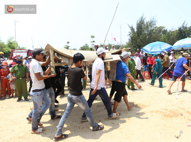 Thảm kịch lật thuyền ở Quảng Nam: Đầu bạc khóc người tóc xanh! - Ảnh 4.