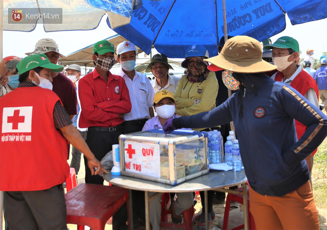 Thảm kịch lật thuyền ở Quảng Nam: Đầu bạc khóc người tóc xanh! - Ảnh 7.