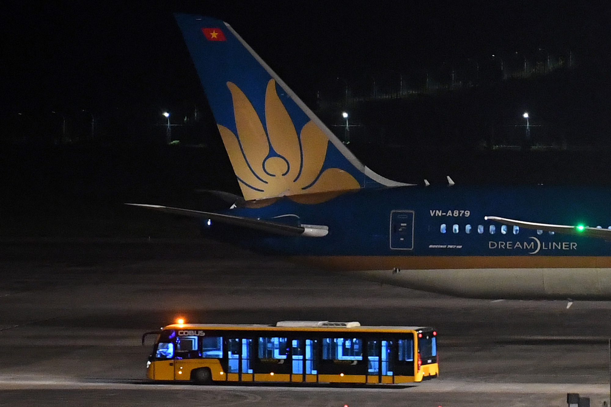 Chuyến bay thẳng Việt Nam - Hoa Kỳ đầu tiên đưa 340 công dân Việt về nước - Ảnh 5. Chuyến bay thẳng Việt Nam - Hoa Kỳ đầu tiên đưa 340 công dân Việt về nước - Ảnh 5.