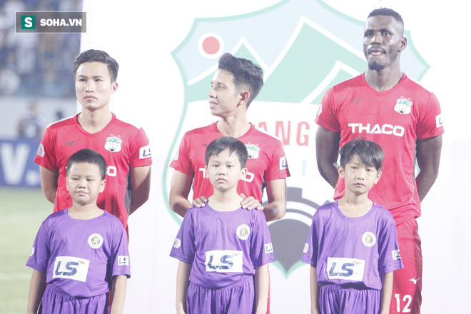 HAGL được HLV Hàn Quốc cho tập với nhạc Kpop, Hồng Duy khen giúp đội hưng phấn hơn - Ảnh 1. HAGL được HLV Hàn Quốc cho tập với nhạc Kpop, Hồng Duy khen giúp đội hưng phấn hơn - Ảnh 1.
