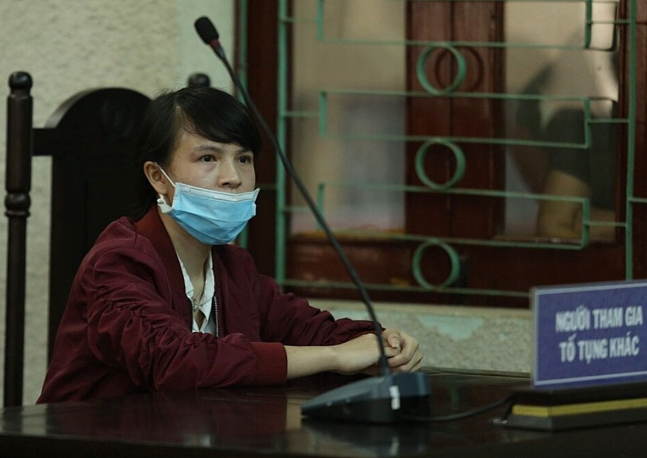 Xét xử mẹ nữ sinh giao gà ở Điện Biên: Luật sư của Vì Thị Thu vắng mặt, HĐXX đề nghị hoãn phiên tòa - Ảnh 8.