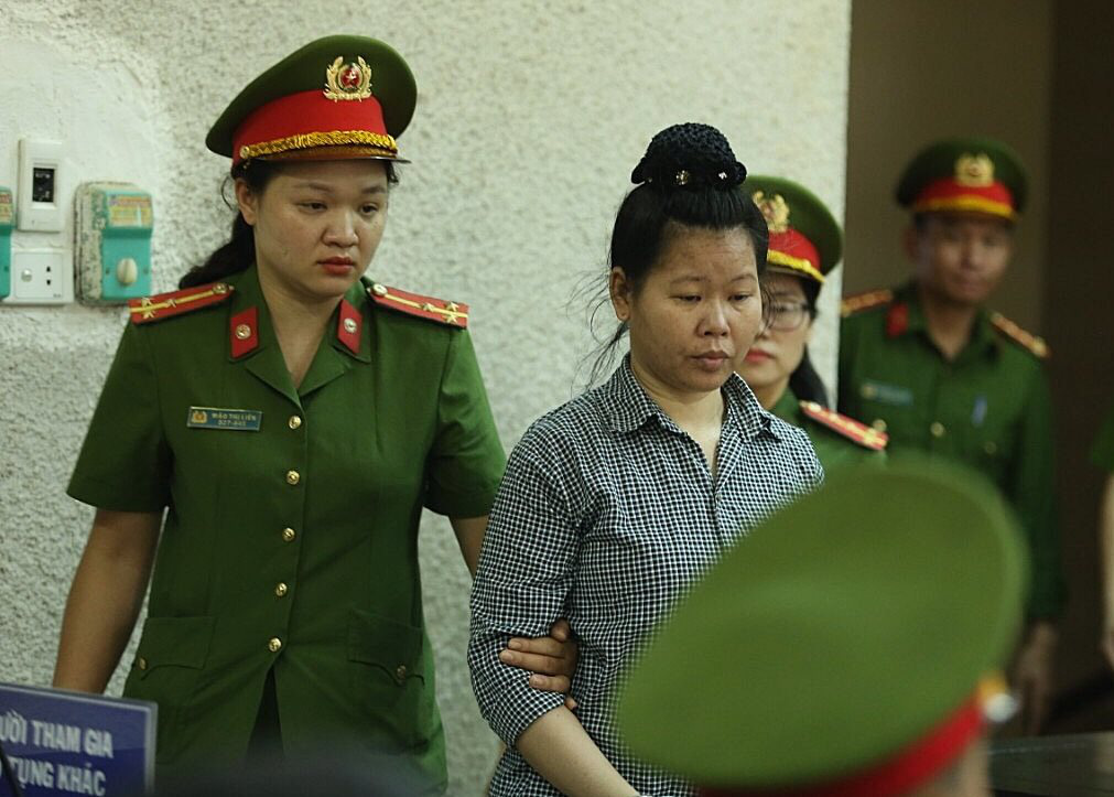 Đang xét xử mẹ nữ sinh giao gà ở Điện Biên về tội buôn bán trái phép chất ma tuý - Ảnh 1.