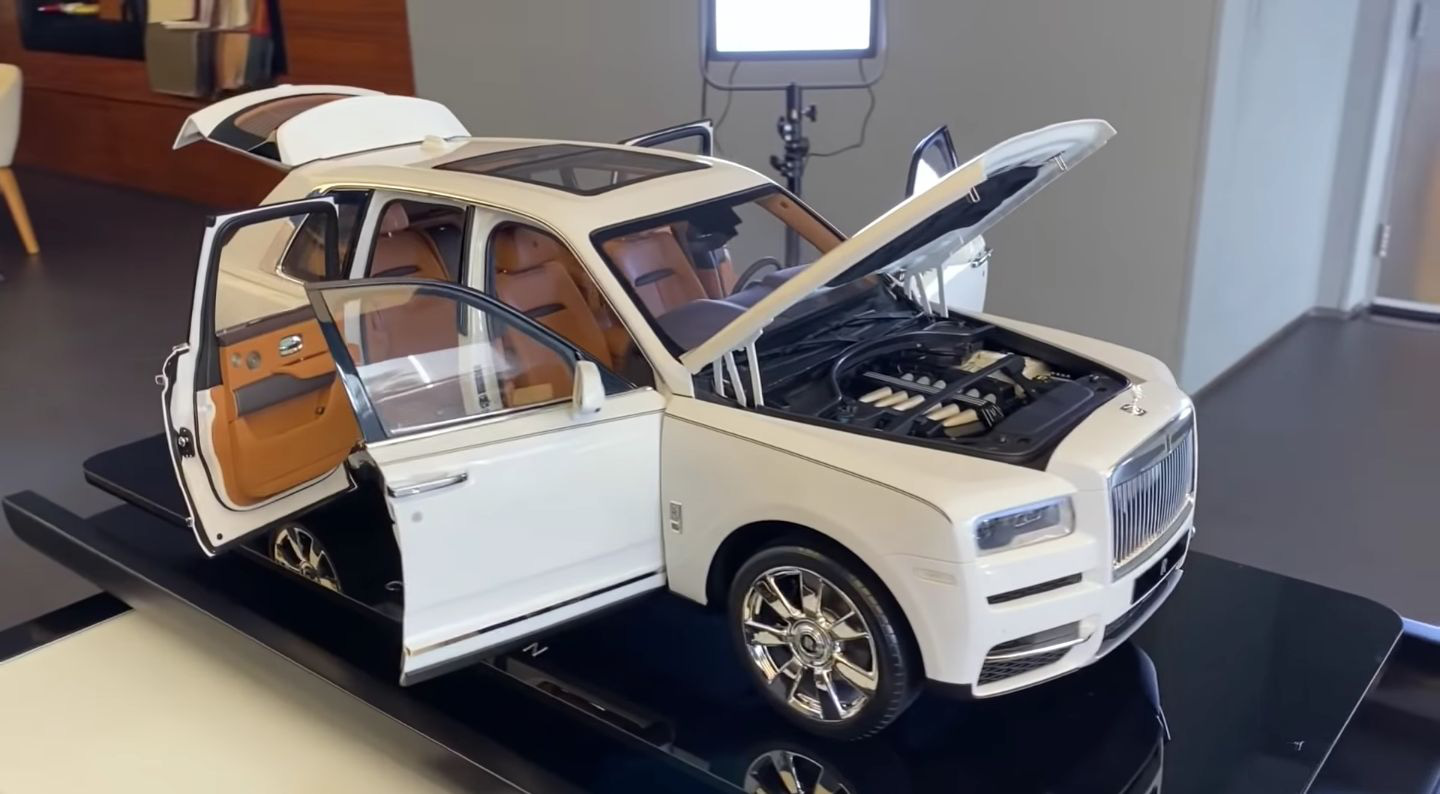 Mô hình Rolls-Royce Cullinan y như thật giá 40.000 USD, đắt hơn cả Mercedes-Benz GLB - Ảnh 1.
