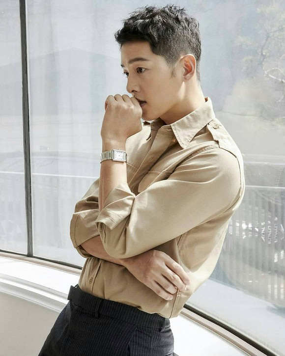 Tin đồn hẹn hò nữ luật sư còn chưa &quot;hạ nhiệt&quot;, Song Joong Ki lần đầu tiên làm điều này kể từ khi ly hôn Song Hye Kyo - Ảnh 2.