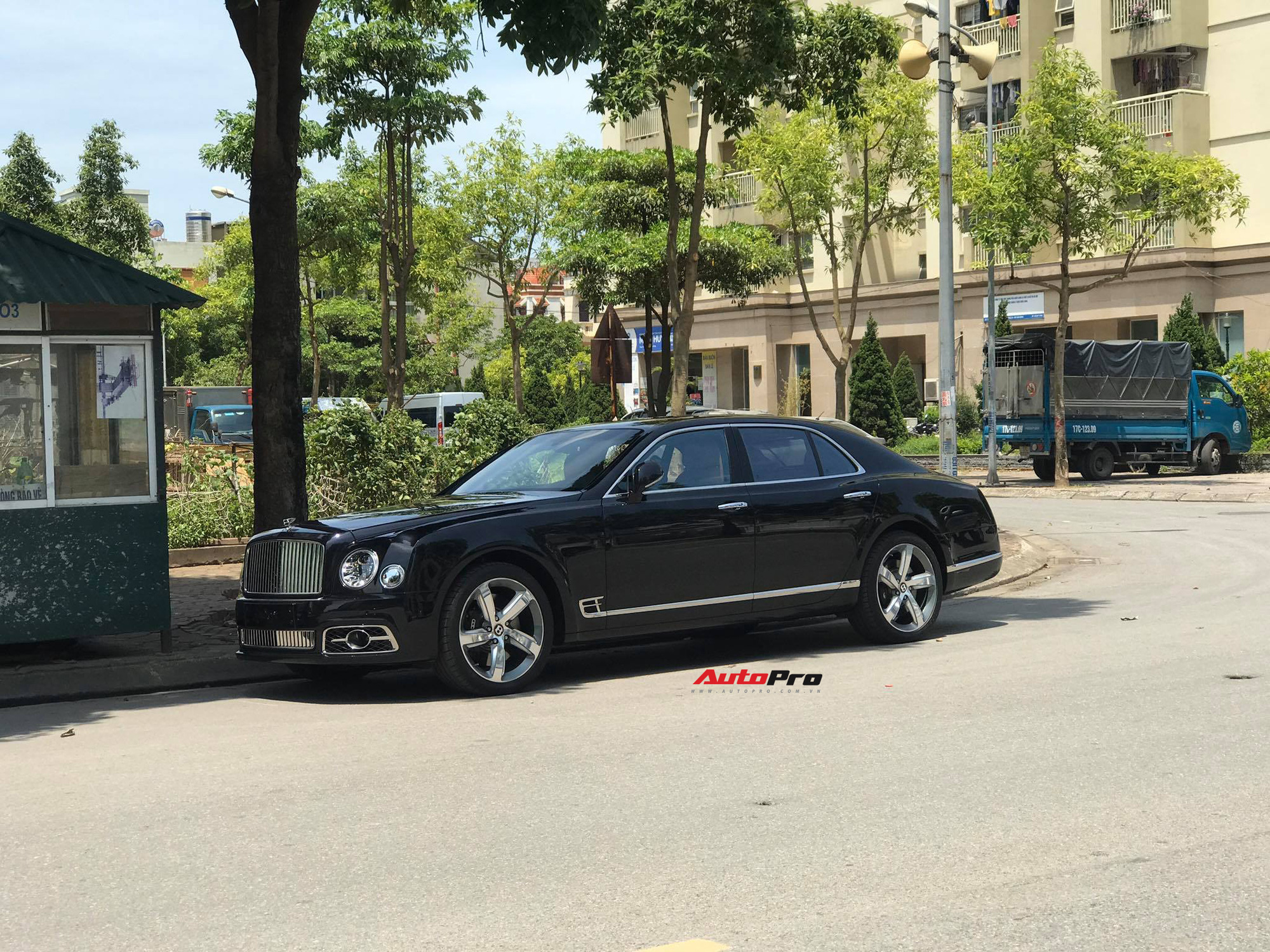 Bắt gặp Bentley Mulsanne Speed đời mới cực hiếm tại Việt Nam, giá bán là chi tiết khiến nhiều người tò mò - Ảnh 1.