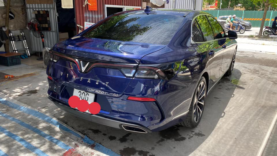 VinFast Lux A2.0 bán lại giá hơn 1 tỷ đồng sau 5.000km, chủ nhân là đại gia thay xe như thay áo - Ảnh 2.