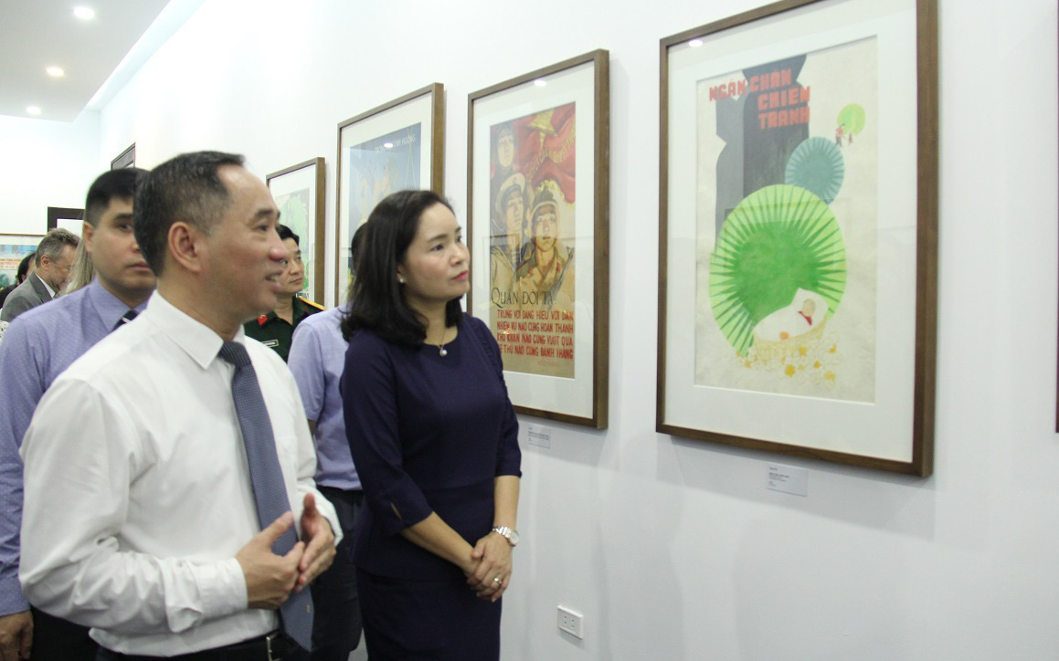 Bảo tàng Mỹ thuật Việt Nam giới thiệu 30 tranh cổ động trong giai đoạn từ 1958 đến 1986
