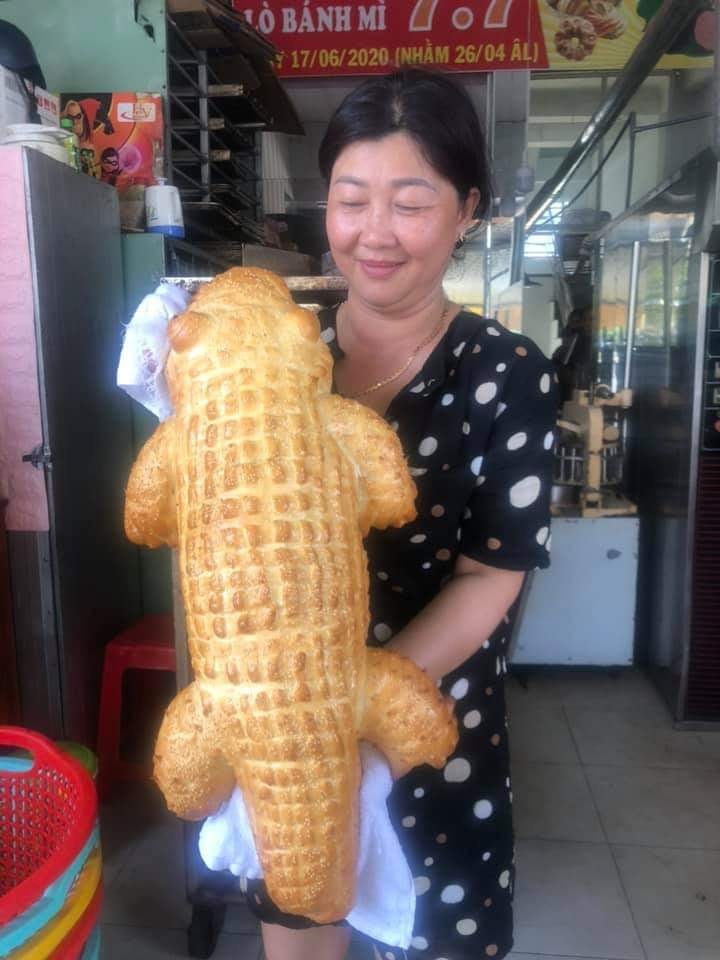 Xuất hiện bánh mì cá sấu đang được dân mạng share ầm ầm: Đúng là Việt Nam cái gì cũng nghĩ ra được! - Ảnh 4.