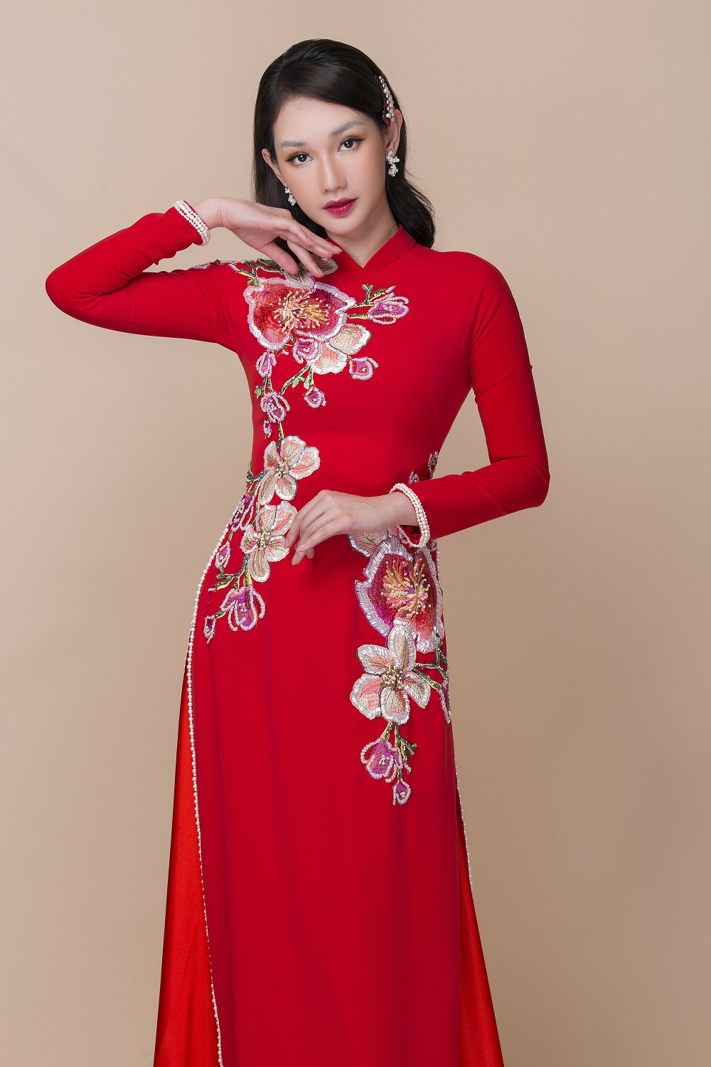 Hot girl Quỳnh Chi xinh đẹp khi diện áo dài cưới - Ảnh 6.