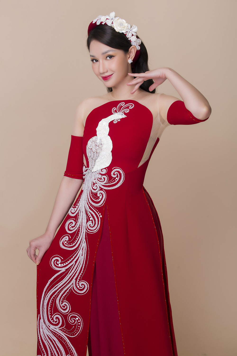 Hot girl Quỳnh Chi xinh đẹp khi diện áo dài cưới - Ảnh 4.