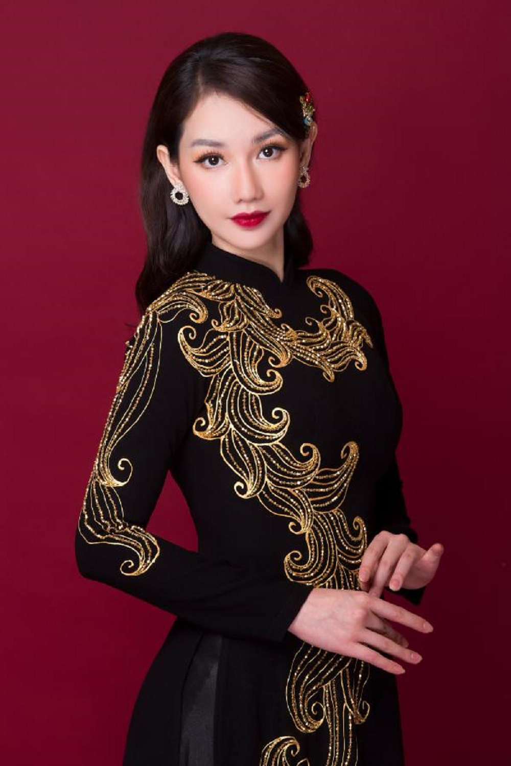 Hot girl Quỳnh Chi xinh đẹp khi diện áo dài cưới - Ảnh 2.