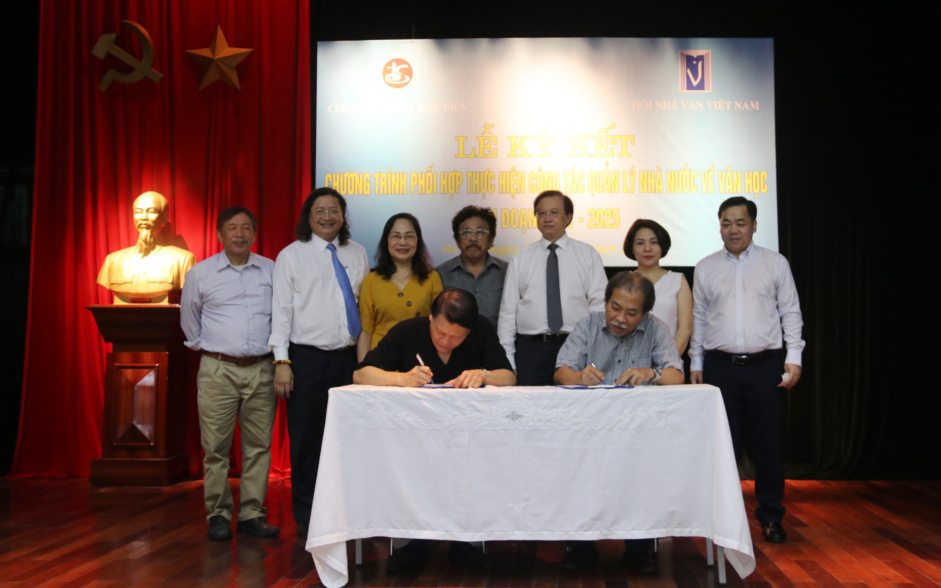 Cục Nghệ thuật biểu diễn và Hội Nhà văn Việt Nam ký kết phối hợp công tác quản lý nhà nước về văn học