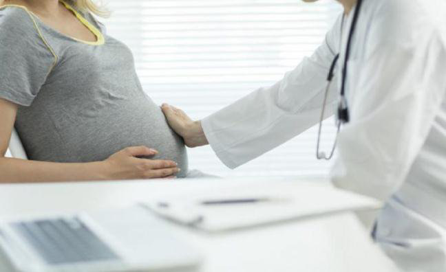 Mẹ bầu đi khám thai và than phiền về bệnh đau dạ dày, bác sĩ siêu âm xong liền vội yêu cầu chuẩn bị phòng mổ gấp - Ảnh 2.