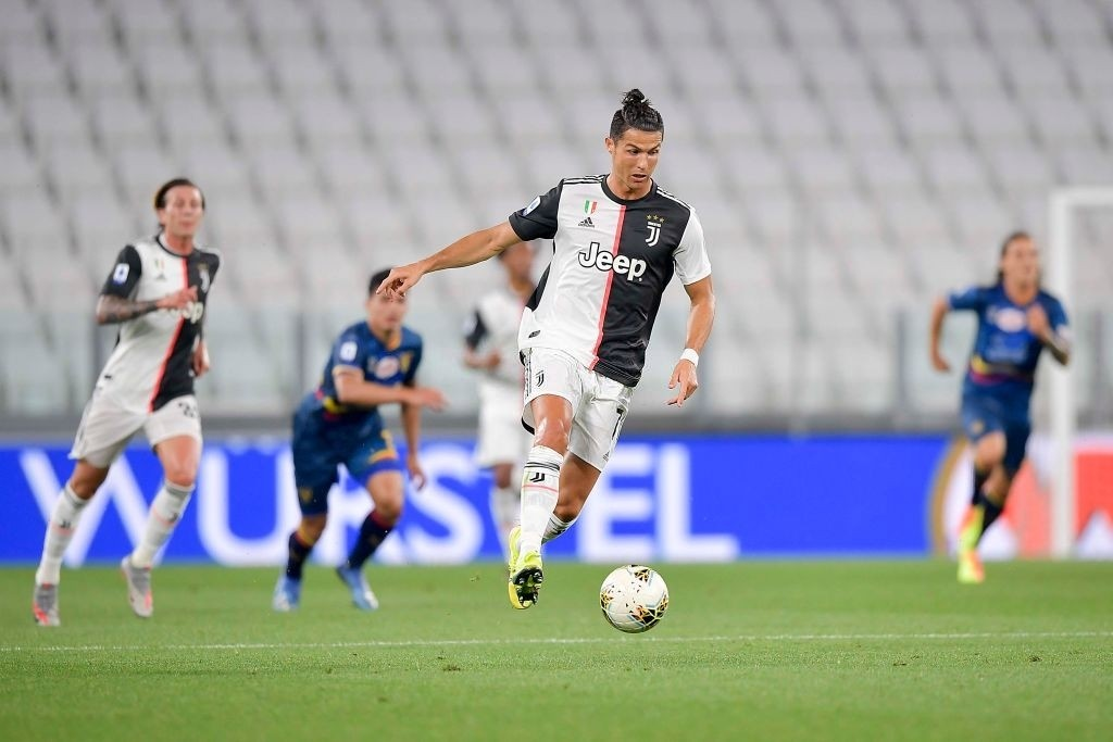 Ronaldo lại tỏa sáng rực rỡ, in dấu giày trong 3 bàn thắng giúp Juventus tiến gần hơn tới ngôi vô địch Serie A - Ảnh 2.