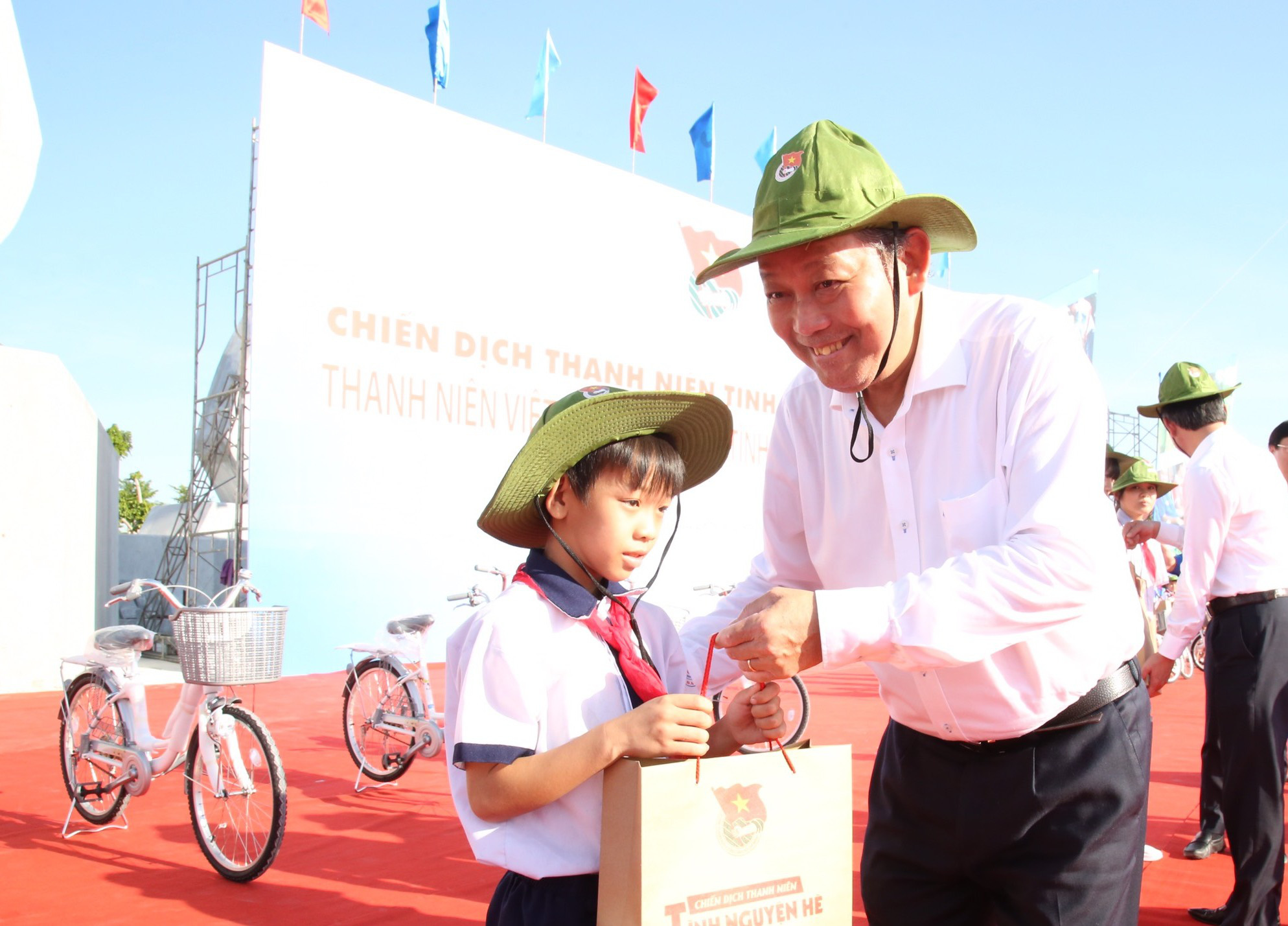 Phó Thủ tướng Trương Hòa Bình dự Lễ ra quân Chiến dịch Thanh niên Tình nguyện hè 2020 - Ảnh 3.