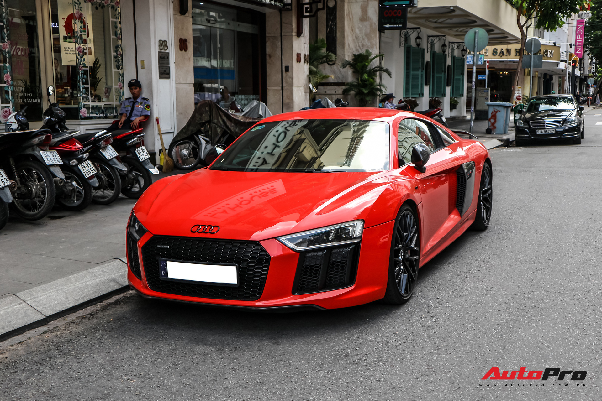 Audi R8 V10 Plus từng của ông Đặng Lê Nguyên Vũ bất ngờ xuất hiện tại Sài Gòn - Ảnh 1.