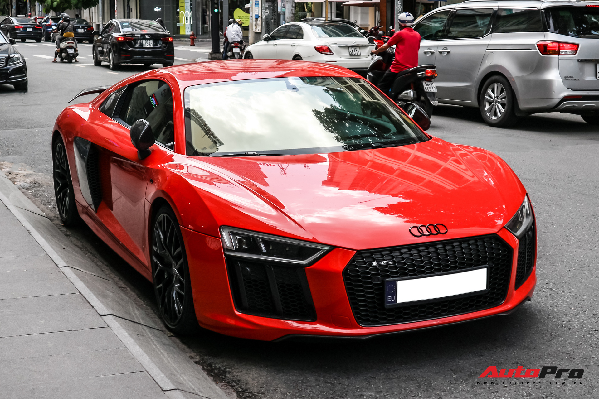 Audi R8 V10 Plus từng của ông Đặng Lê Nguyên Vũ bất ngờ xuất hiện tại Sài Gòn - Ảnh 2.