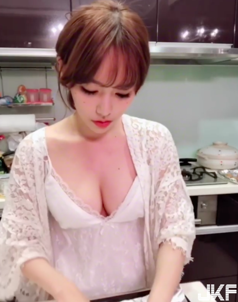 Đăng video dạy cách làm bánh quy, nàng hot girl khiến fan hâm mộ nức nở vì sự đảm đang, khéo tay hay làm - Ảnh 2.