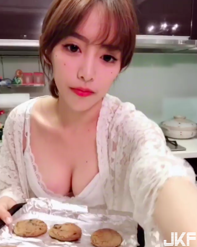 Đăng video dạy cách làm bánh quy, nàng hot girl khiến fan hâm mộ nức nở vì sự đảm đang, khéo tay hay làm - Ảnh 4.