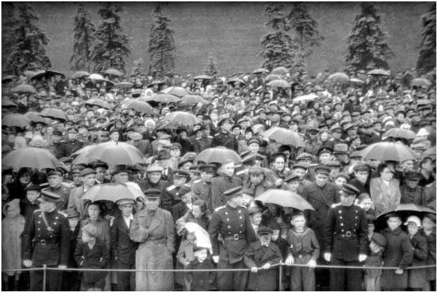 1 tháng chuẩn bị, ngày trọng đại mưa xối xả: Lễ duyệt binh Ngày Chiến thắng hoành tráng nhất lịch sử Liên Xô - Ảnh 9.
